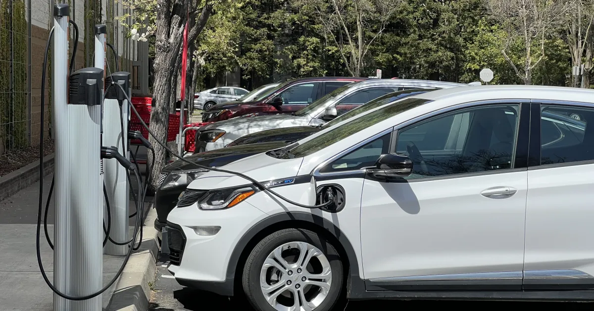 From Batteries to Grid: Electric Cars Rewiring Clean Mobility